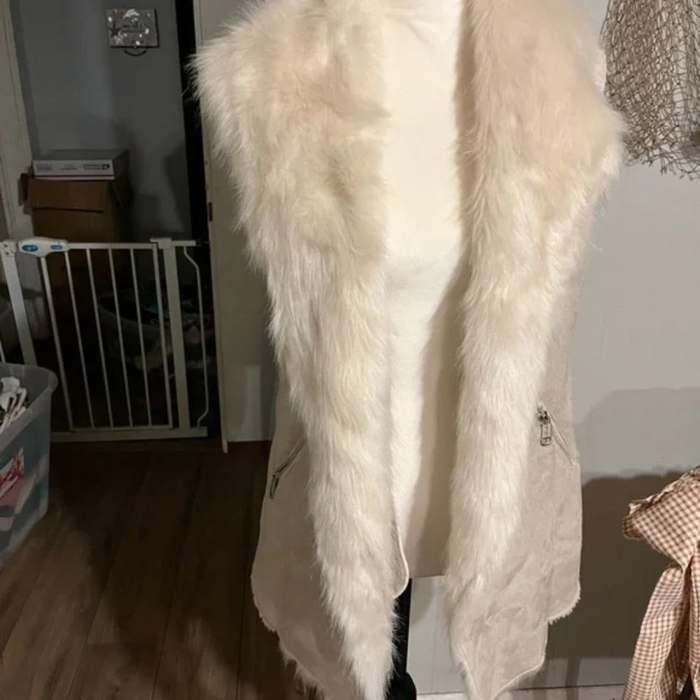 Metric Knit Faux Fur Vest - Ivory - Picture 6 of 7